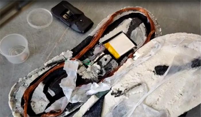 डिवाइस लगी चप्पल के जरिए परीक्षा में नकल कराई जाती है