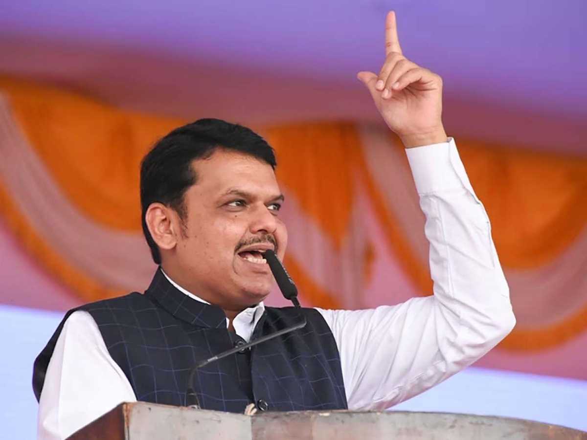 शरद पवार 40 साल में पहली बार रायगढ़ किले गए, इसका श्रेय अजित को जाता है : फडणवीस शरद पवार 40 साल में पहली बार रायगढ़ किले गए, इसका श्रेय अजित को जाता है : फडणवीस