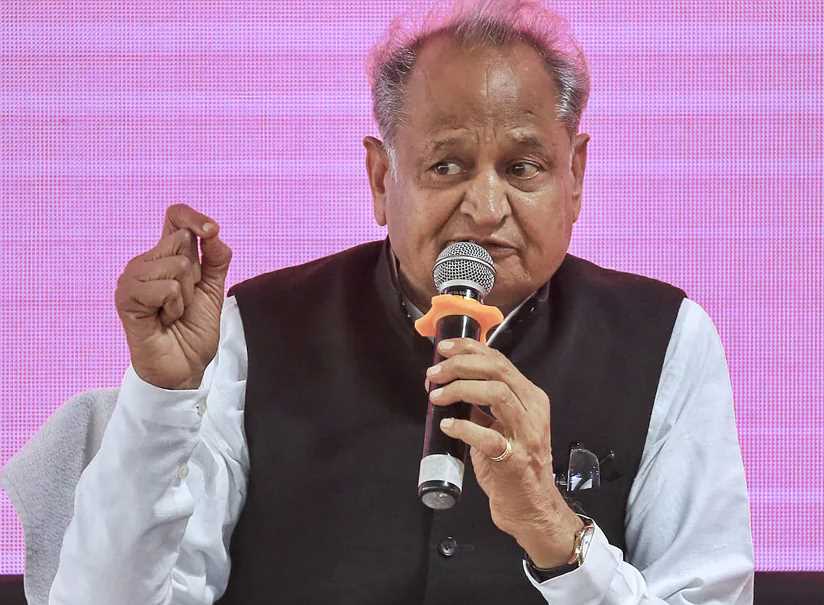 गहलोत ने दी सीबीएसई के मेधावी विद्यार्थियों को बधाई