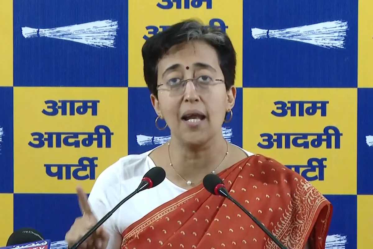 पैसे का इंतजार करती रहीं दिल्ली की महिलाएं, सरकार ने दिया समिति का झुनझुना : आतिशी