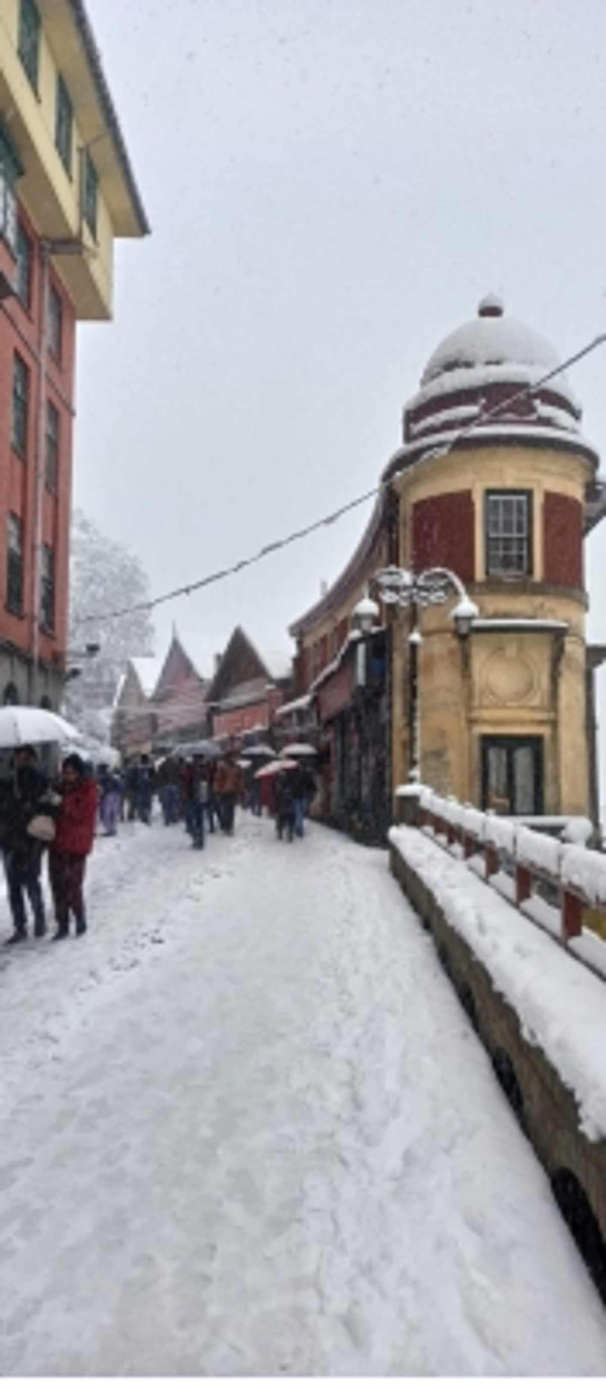 शिमला में सीजन की पहली बर्फबारी