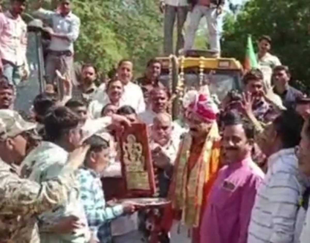 मध्य प्रदेश की राजनीति में बुलडोजर की नई भूमिका मध्य प्रदेश की राजनीति में बुलडोजर की नई भूमिका