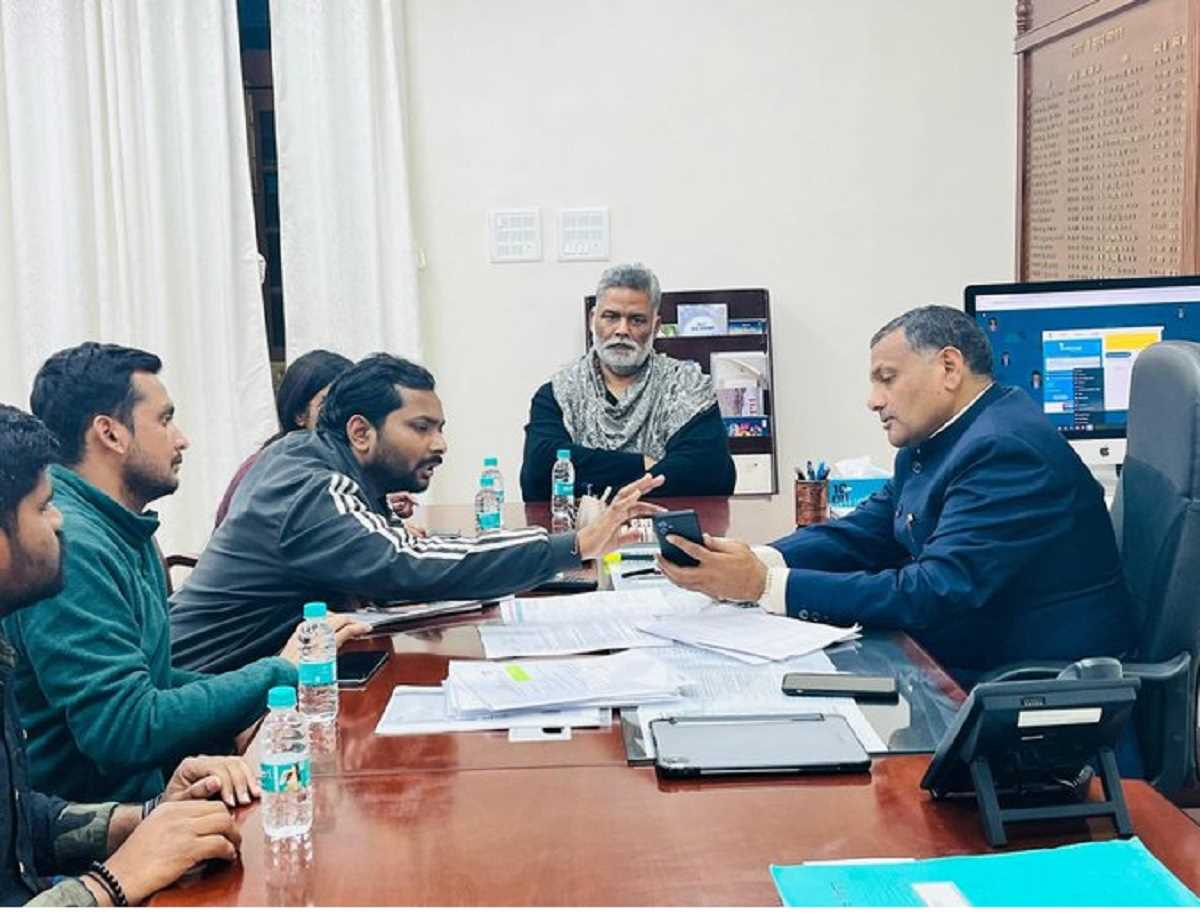 पटना : बीपीएससी पुनर्परीक्षा की मांग को लेकर मुख्य सचिव से मिला छात्रों का प्रतिनिधिमंडल पटना : बीपीएससी पुनर्परीक्षा की मांग को लेकर मुख्य सचिव से मिला छात्रों का प्रतिनिधिमंडल