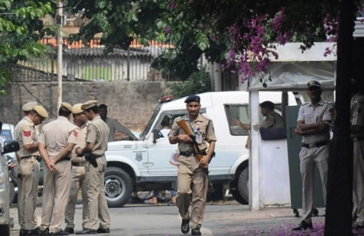 राहुल को नोटिस देने के विरोध में कांग्रेस कार्यकर्ता सड़कों पर