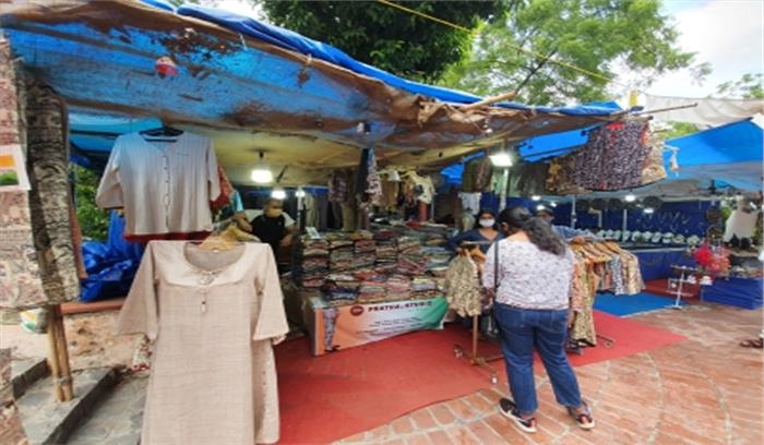 दिल्ली हाट में कारीगरों पर दोहरी मार, कोरोना समेत अन्य कारणों से पर्यटक भी नदारद