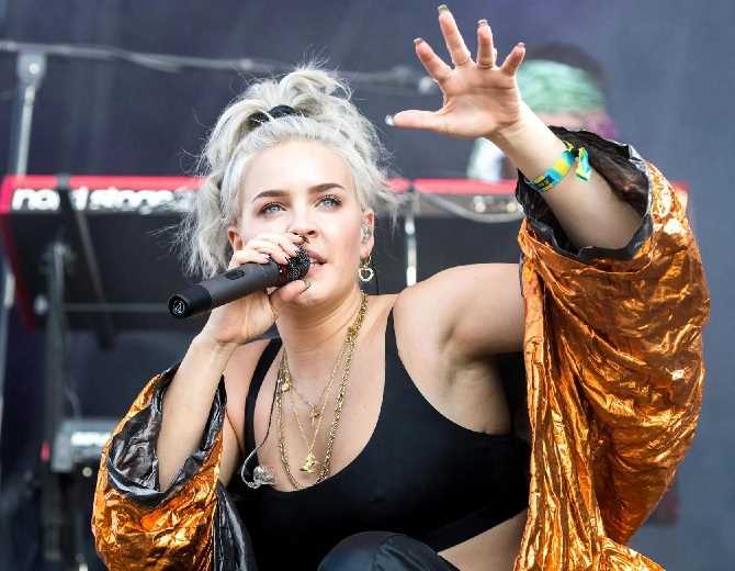 टॉम जोन्स के सामने परफॉर्म करना यादगार रहा:  ऐनी-मैरी