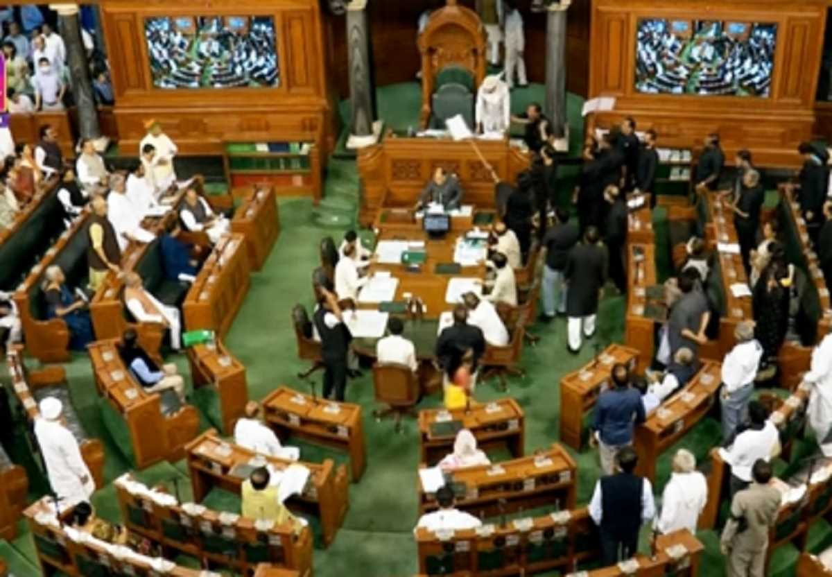 लोक सभा की कार्यवाही दिनभर के लिए स्थगित
