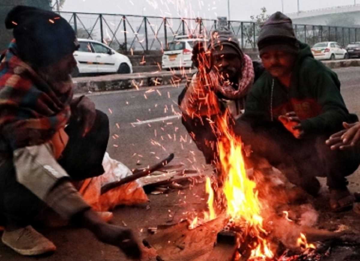 Weather Updates: शीतलहर की चपेट में उत्तर भारत, दिल्ली में लुढ़का पारा, IMD ने जारी किया अलर्ट Weather Updates: शीतलहर की चपेट में उत्तर भारत, दिल्ली में लुढ़का पारा, IMD ने जारी किया अलर्ट