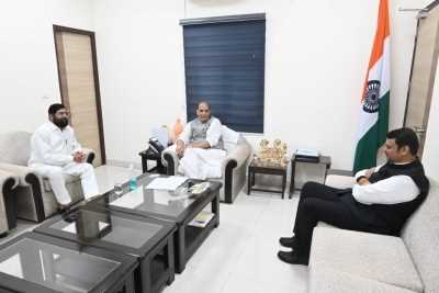 मंत्रिमंडल गठन से पहले दिल्ली में एकनाथ शिंदे ने जेपी नड्डा, अमित शाह और राजनाथ सिंह से की मुलाकात। मंत्रिमंडल गठन से पहले दिल्ली में एकनाथ शिंदे ने जेपी नड्डा, अमित शाह और राजनाथ सिंह से की मुलाकात।