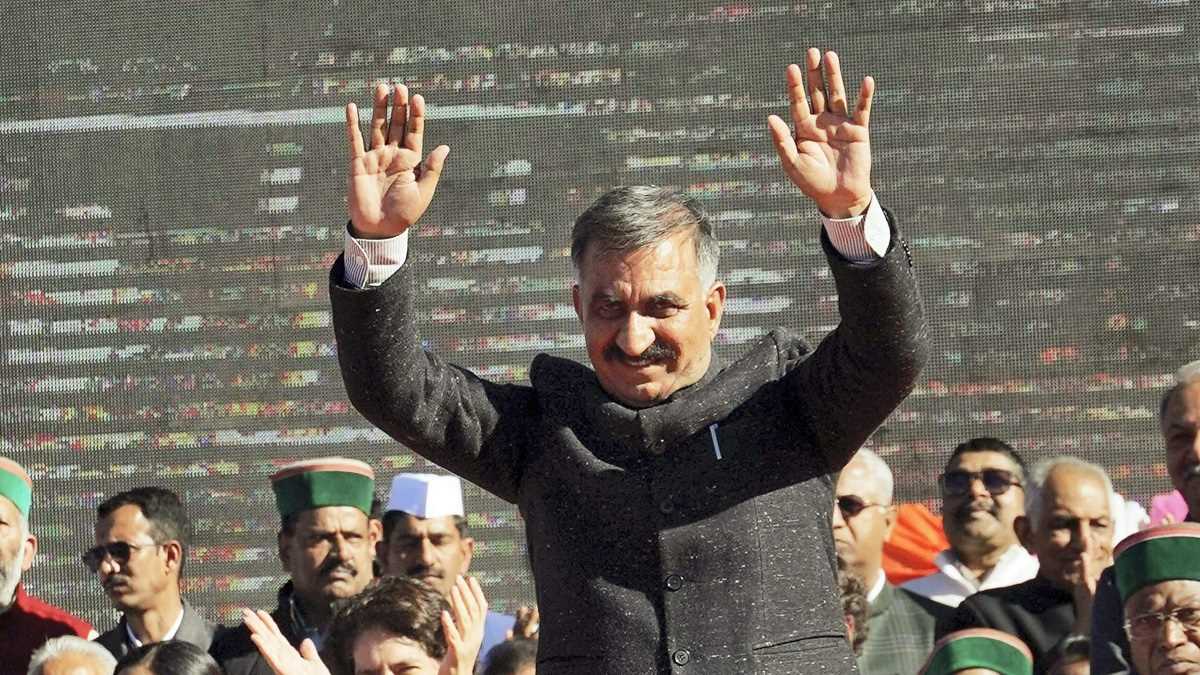 सुक्खू ने मॉलरोड पर देखा भारत-ऑस्ट्रेलिया क्रिकेट मैच