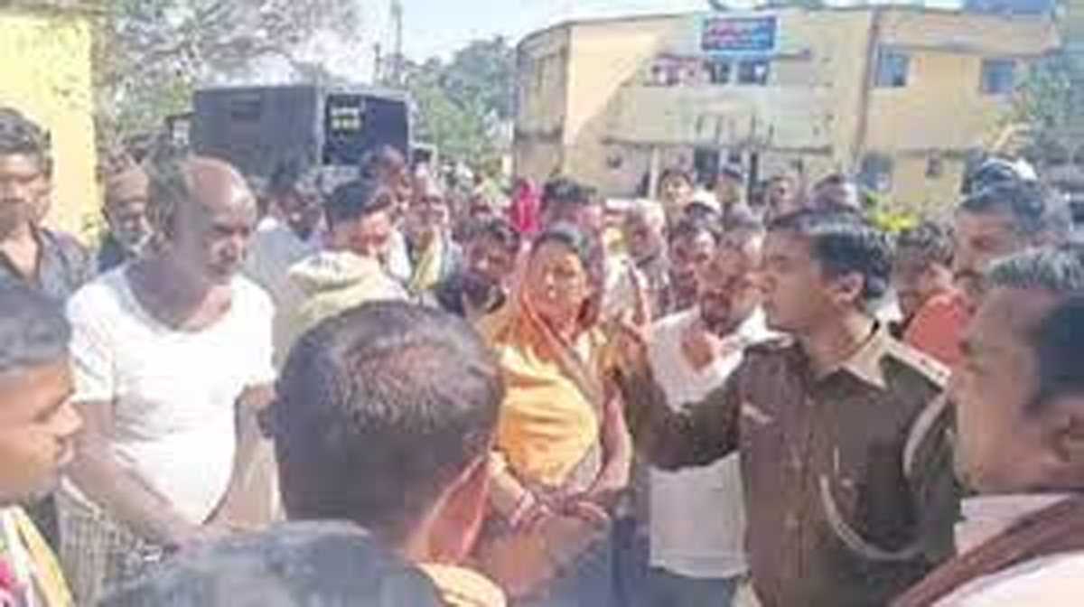 मां पर था चोरी का आरोप, चार साल के बच्चे को पत्थरों से कूचकर मार डाला