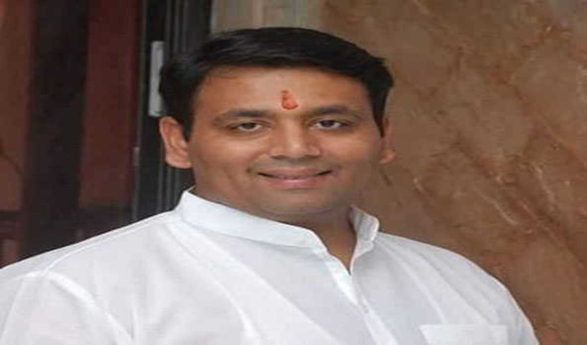 मुख्यमंत्री शिंदे ने उच्च नैतिक आधार खो दिया है : तापसे