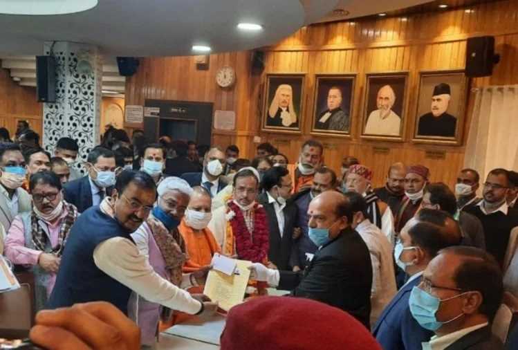 उप्र विधान परिषद चुनाव के लिए भाजपा के सभी 10 उम्मीदवारों ने भरा नामांकन