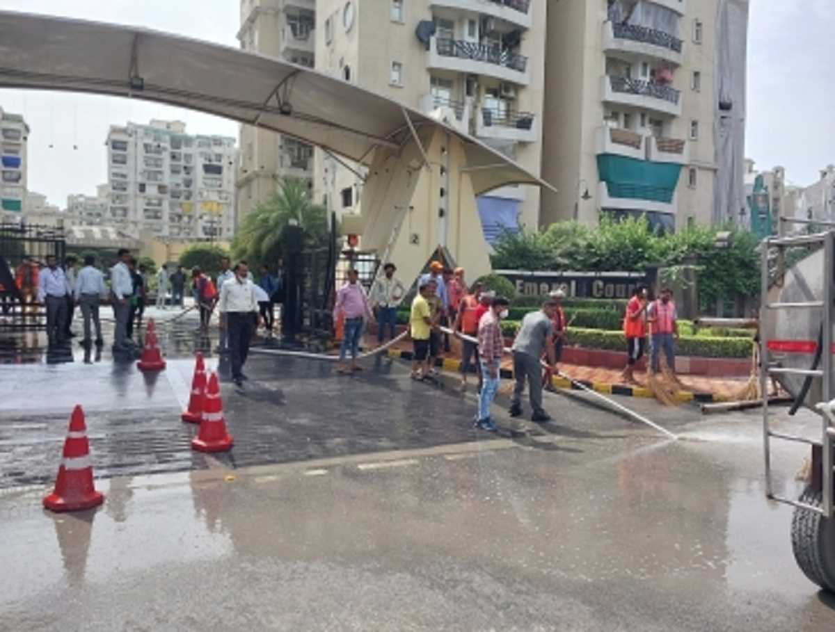 Twin Tower: एमराल्ड कोर्ट सोसाइटी में लोग पहुंच रहे हैं अपने घर