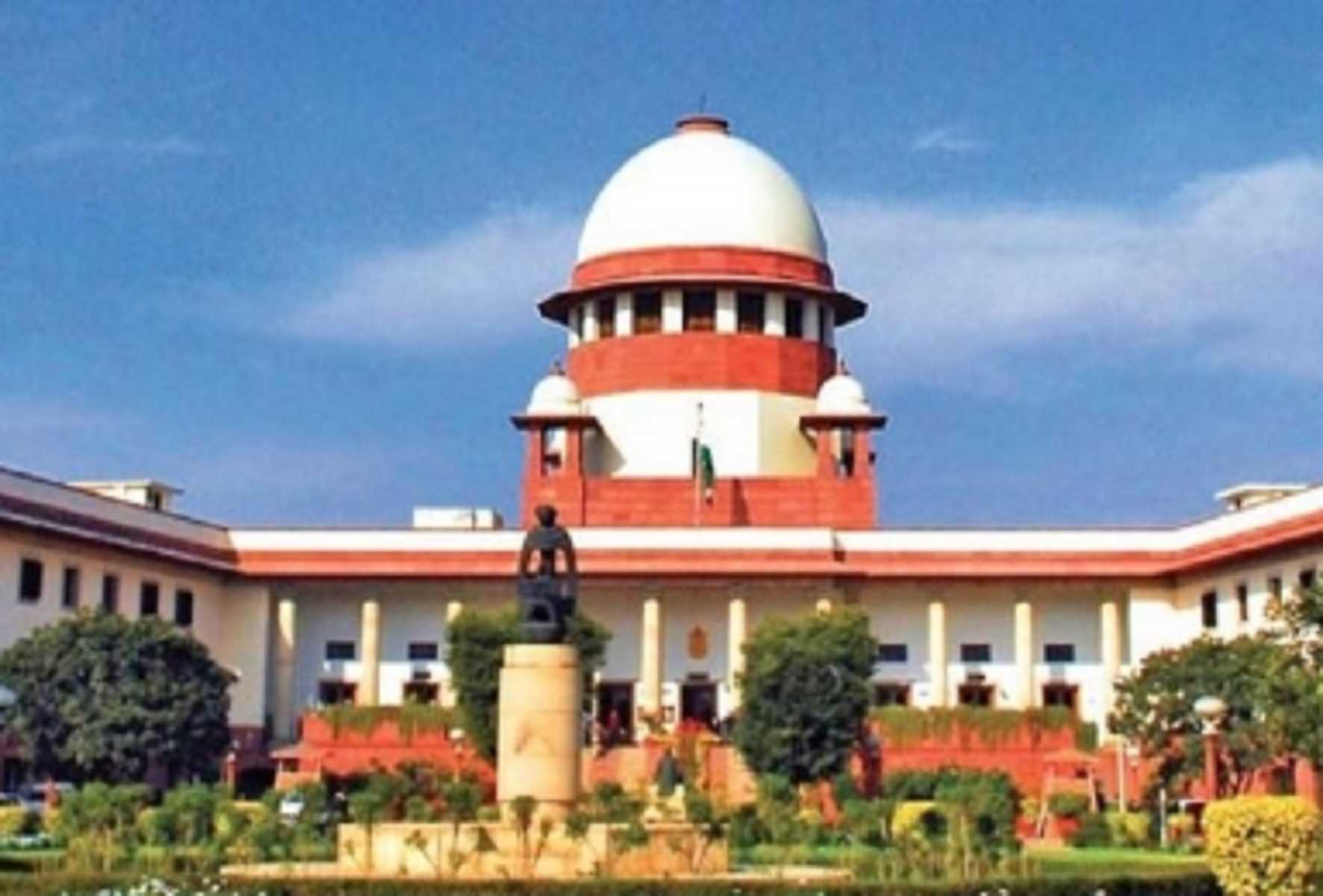 सरोगेसी एक्ट, कोई भी महिला अपने स्वयं के युग्मक प्रदान करके सरोगेट के रूप में कार्य नहीं कर सकती : एससी