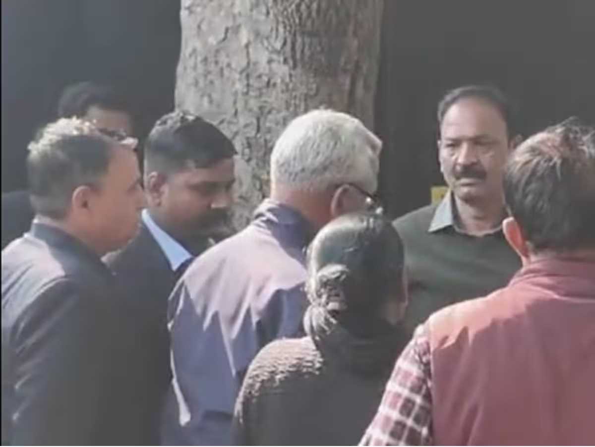 अरविंद केजरीवाल के घर पहुंची एसीबी, 15 करोड़ के दावे की करेगी जांच