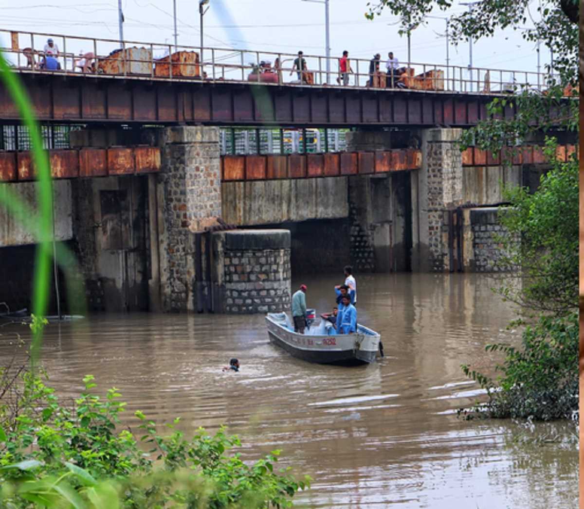 यमुना का जलस्तर 205.91 मीटर पर, कई इलाकों में अब भी भरा पानी