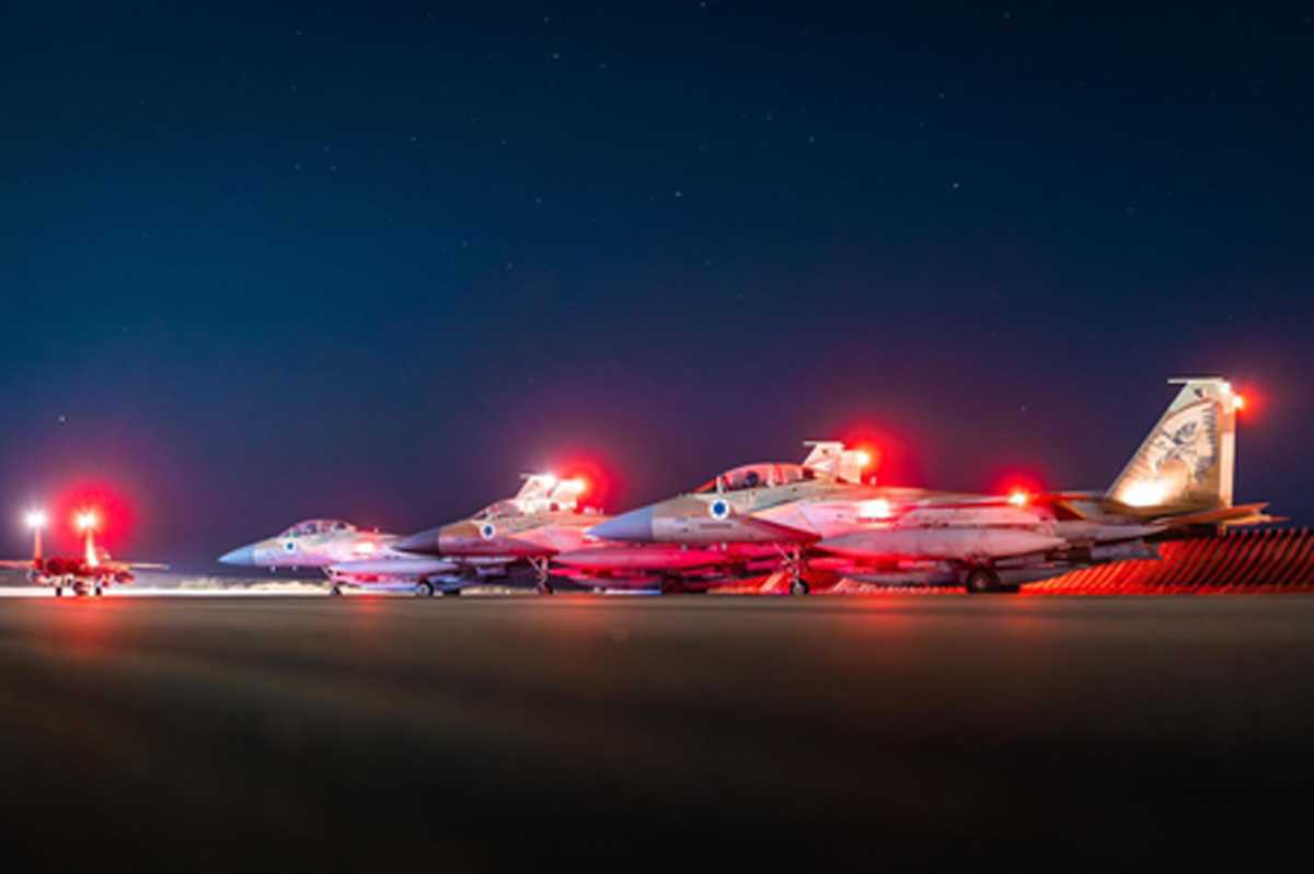 तेहरान में संभावित हमले से पहले इजरायल ने जारी की चेतावनी, लोगों से क्षेत्र खाली करने की अपील तेहरान में संभावित हमले से पहले इजरायल ने जारी की चेतावनी, लोगों से क्षेत्र खाली करने की अपील