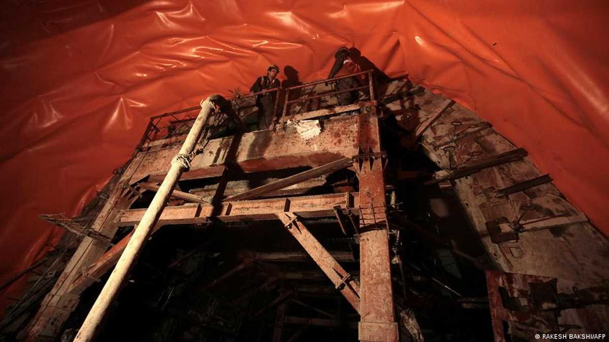 भूख चुनें या मौत : कश्मीर में प्रवासी मजदूरों की दुविधा