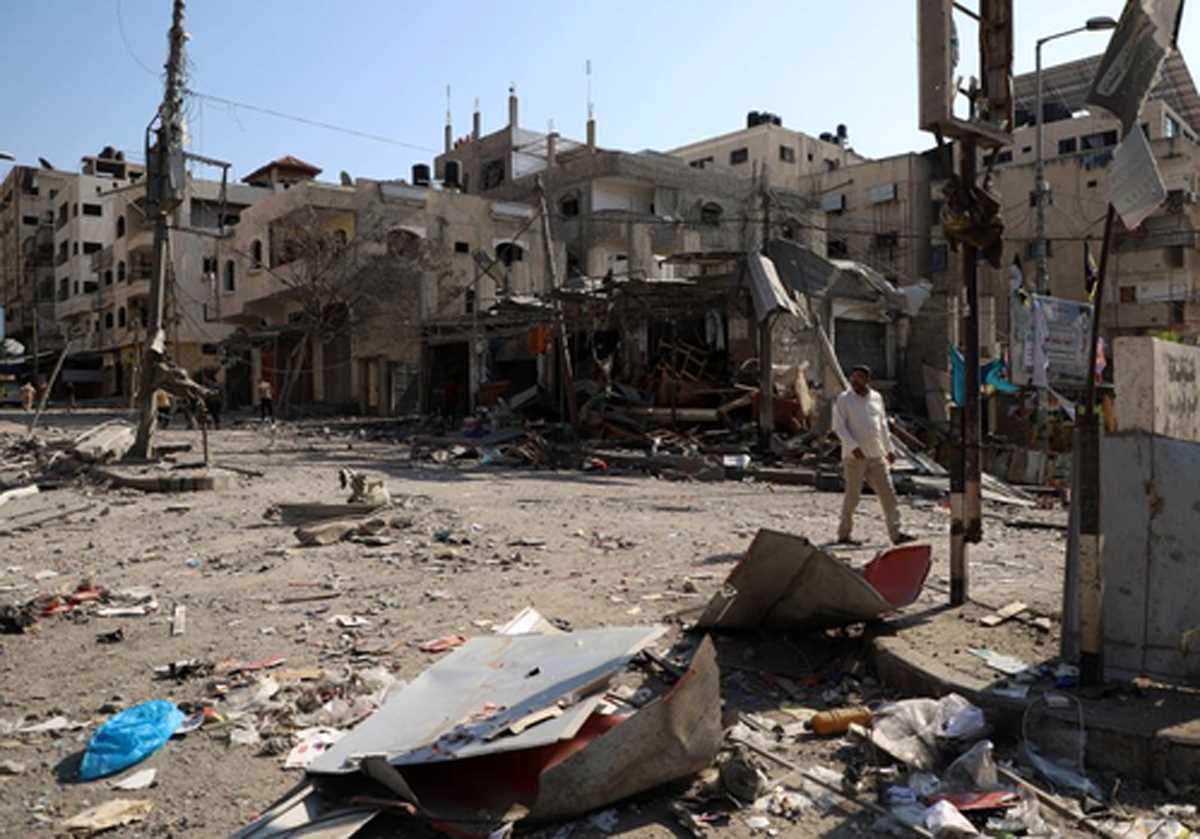 इजरायल ने गाजा पर हवाई हमले कर हमास से बंधकों को रिहा करने को कहा