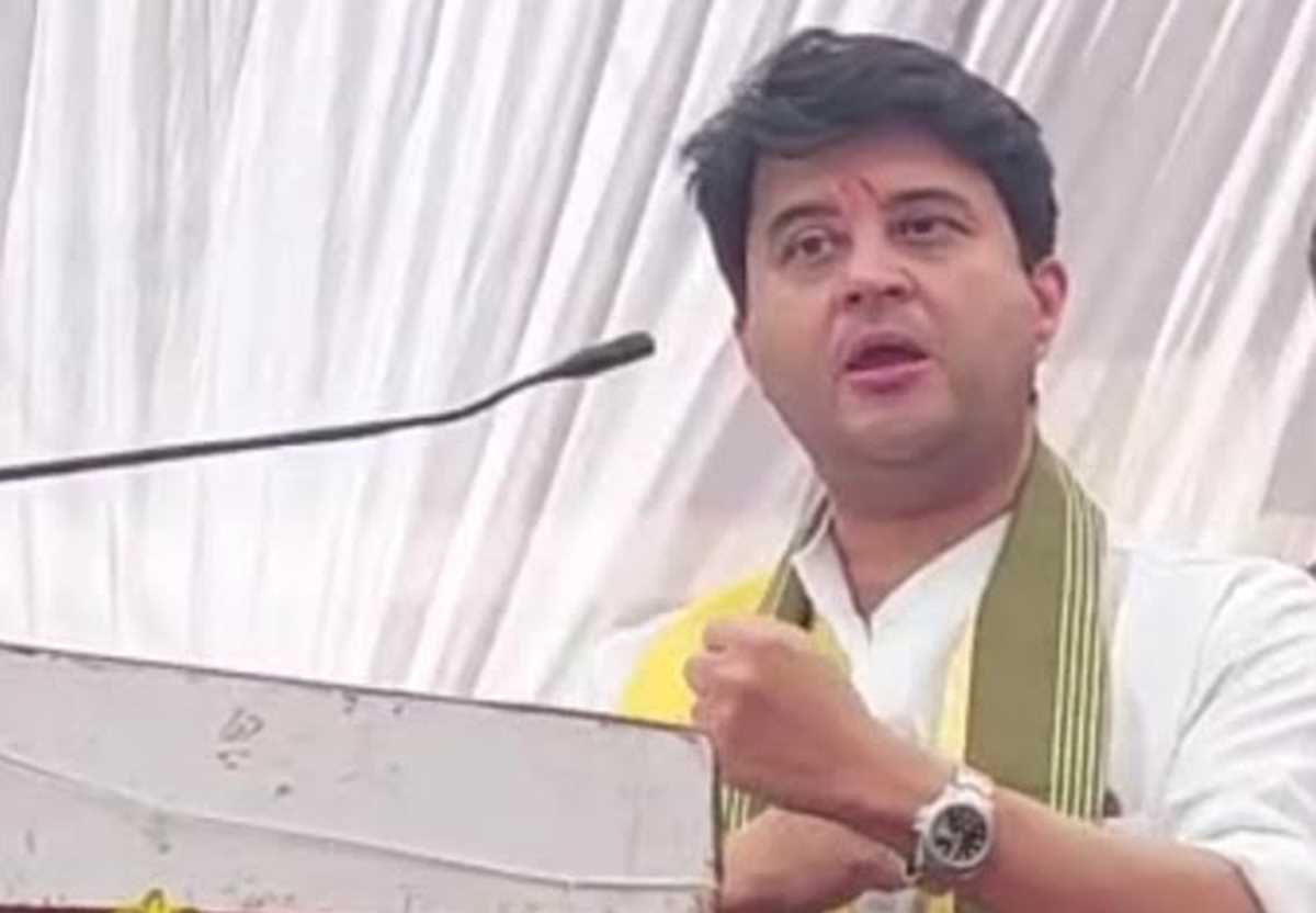 सिंधिया का तंज जो खुद को जोड़ने में सक्षम न हों वो भारत को क्या जोड़ेंगे