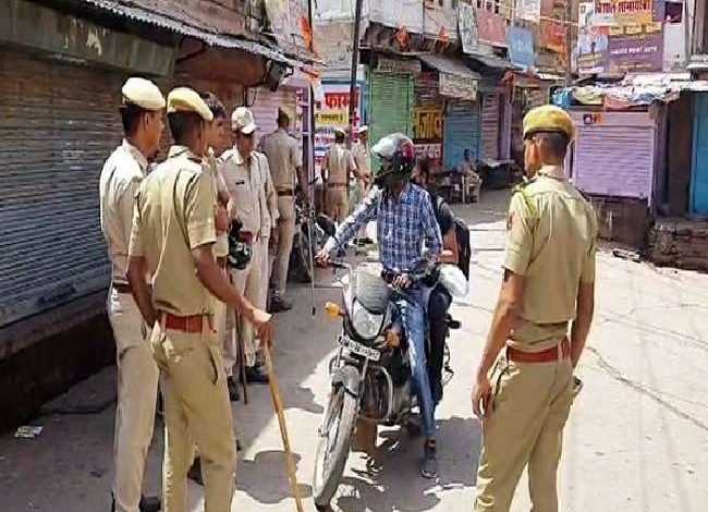 खरगोन में हिंसा के बाद कर्फ्यू, एसपी को गोली लगी, सरकार के तेवर सख्त