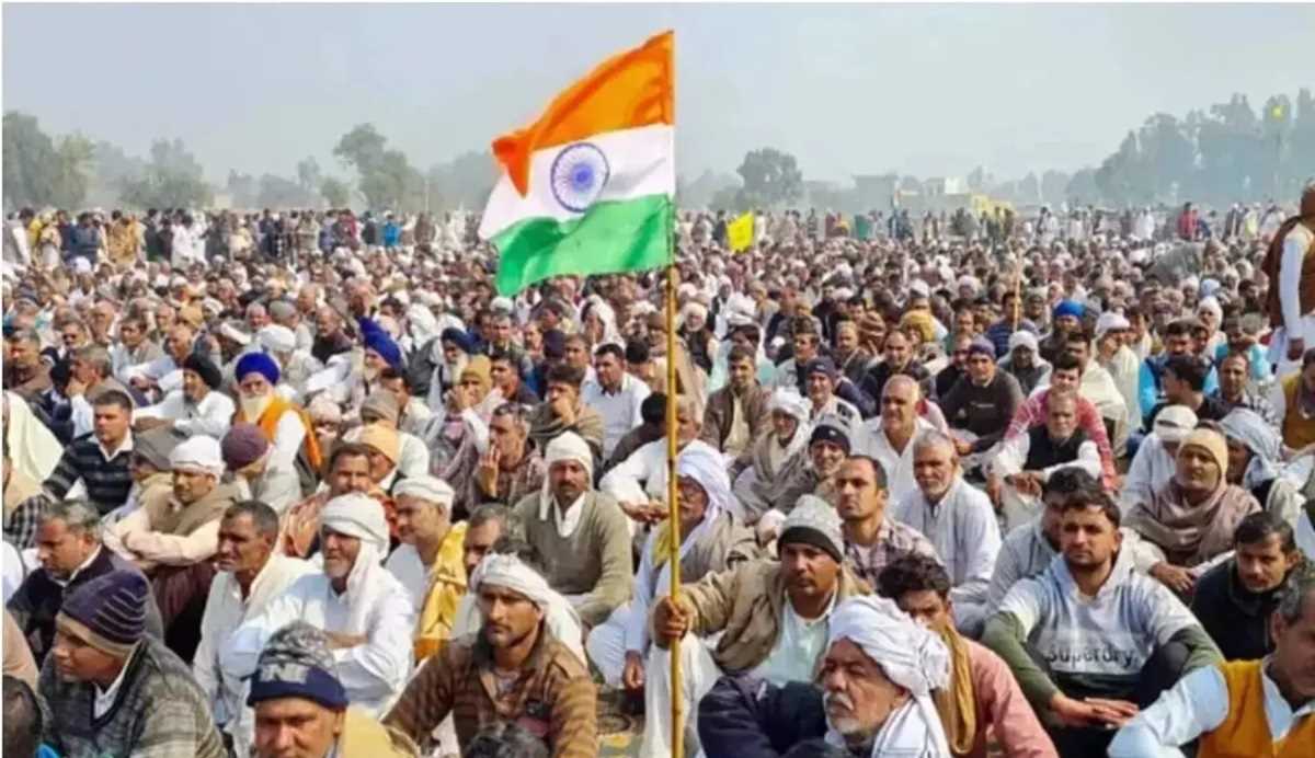 संसद कूच को लेकर किसानों का नोएडा में महामाया फ्लाईओवर पर जमावड़ा संसद कूच को लेकर किसानों का नोएडा में महामाया फ्लाईओवर पर जमावड़ा