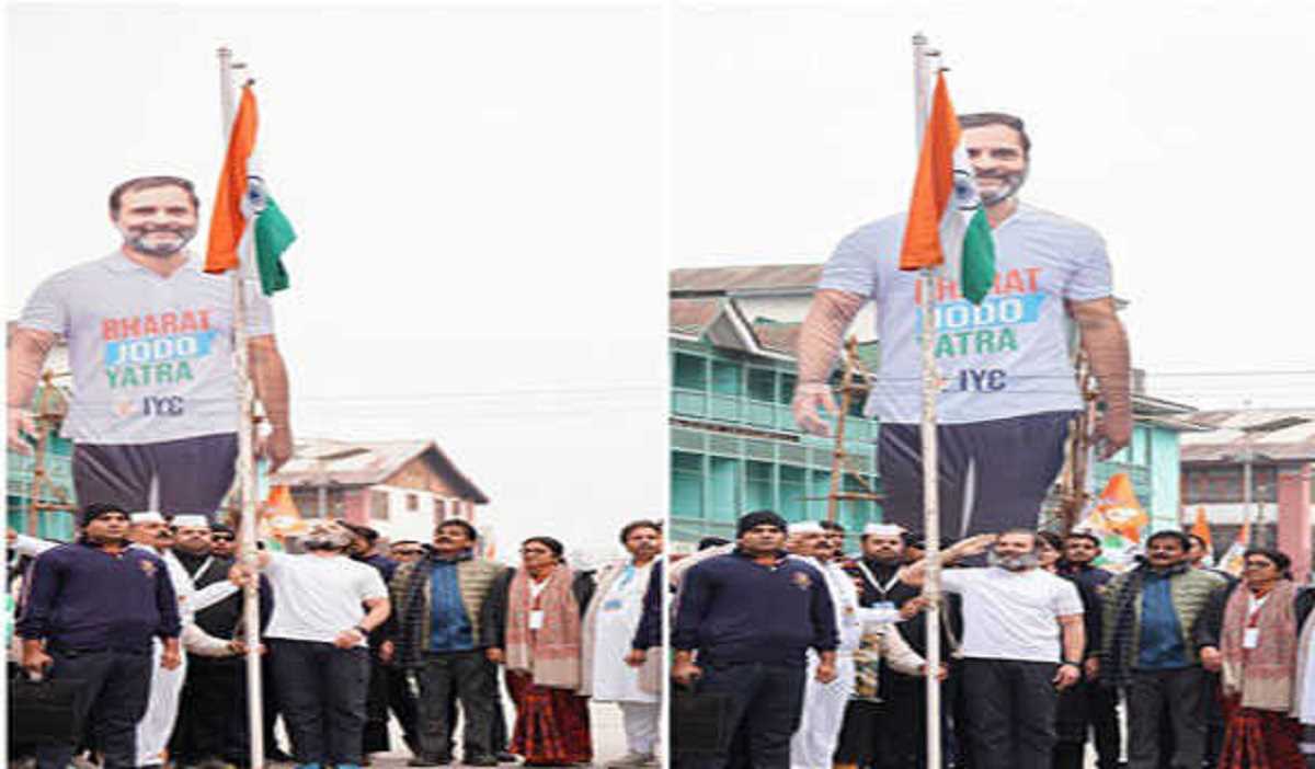 ऐतिहासिक लाल चौक पर राहुल गांधी ने फहराया तिरंगा