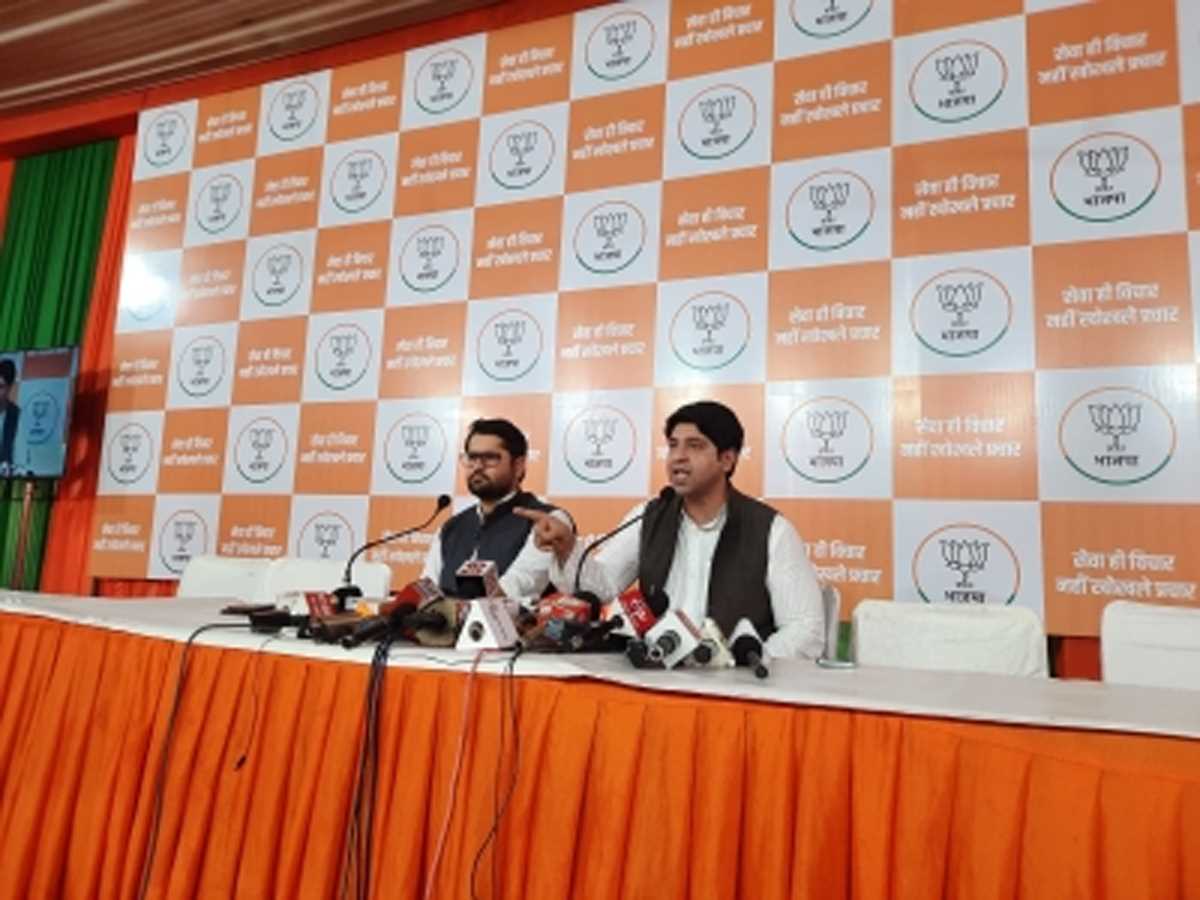 केजरीवाल तुरंत सुकेश के दोस्त सत्येंद्र जैन और कैलाश गहलोत को बर्खास्त करें : पूनावाला