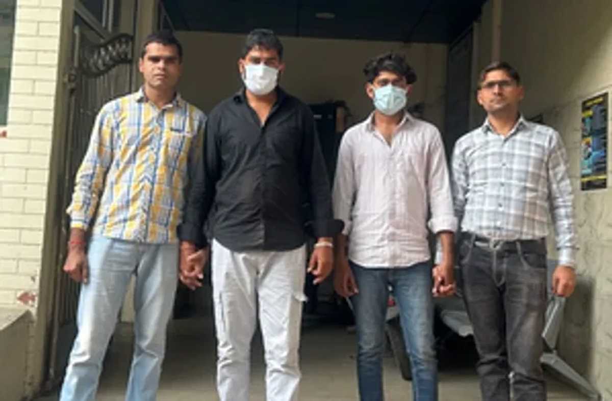 नोएडा : साइबर ठगी करने वाले दो शातिर गिरफ्तार