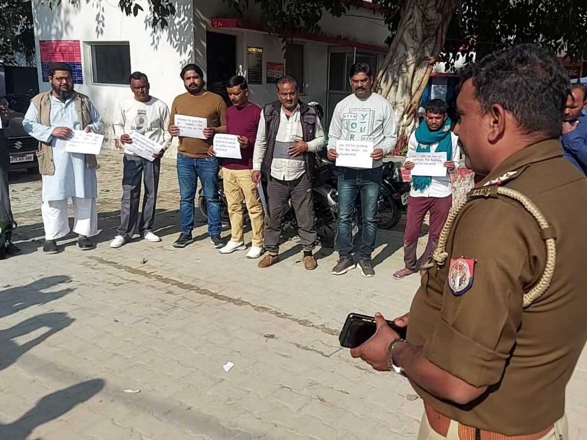 हरदोई में 22 हिस्ट्रीशीटर अपराधियों ने थाने में लगाई हाजिरी, अपराध न करने की ली शपथ