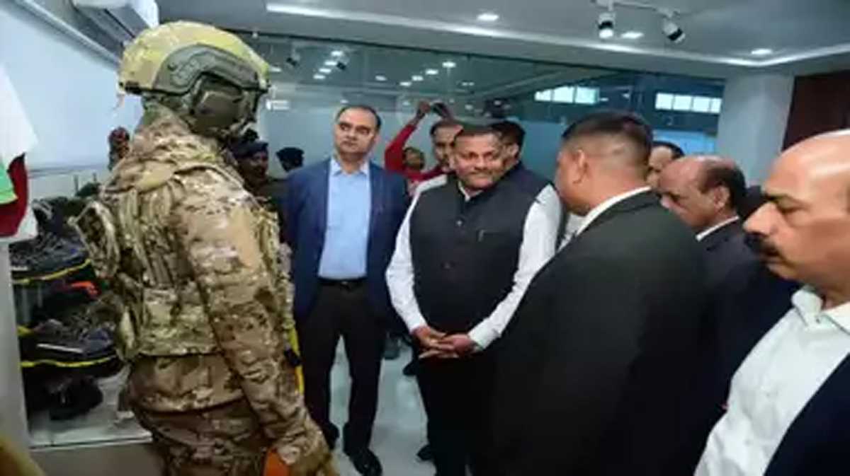 बिहार : दुनियाभर में सेफ्टी शू का निर्यात करने वाली हाजीपुर की कंपनी का मुख्य सचिव ने किया दौरा बिहार : दुनियाभर में सेफ्टी शू का निर्यात करने वाली हाजीपुर की कंपनी का मुख्य सचिव ने किया दौरा