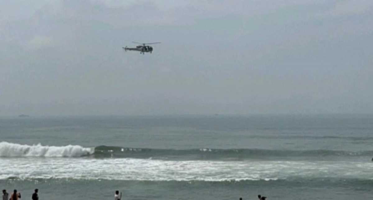 भारतीय नौसेना इंजीनियरिंग छात्रों के 2 शव बरामद किए, अन्य की तलाश जारी