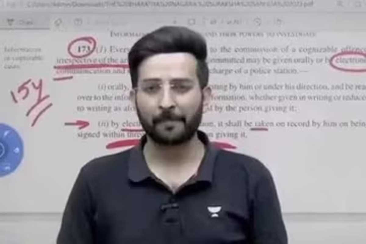 शिक्षा से खौफज़दा सरकार