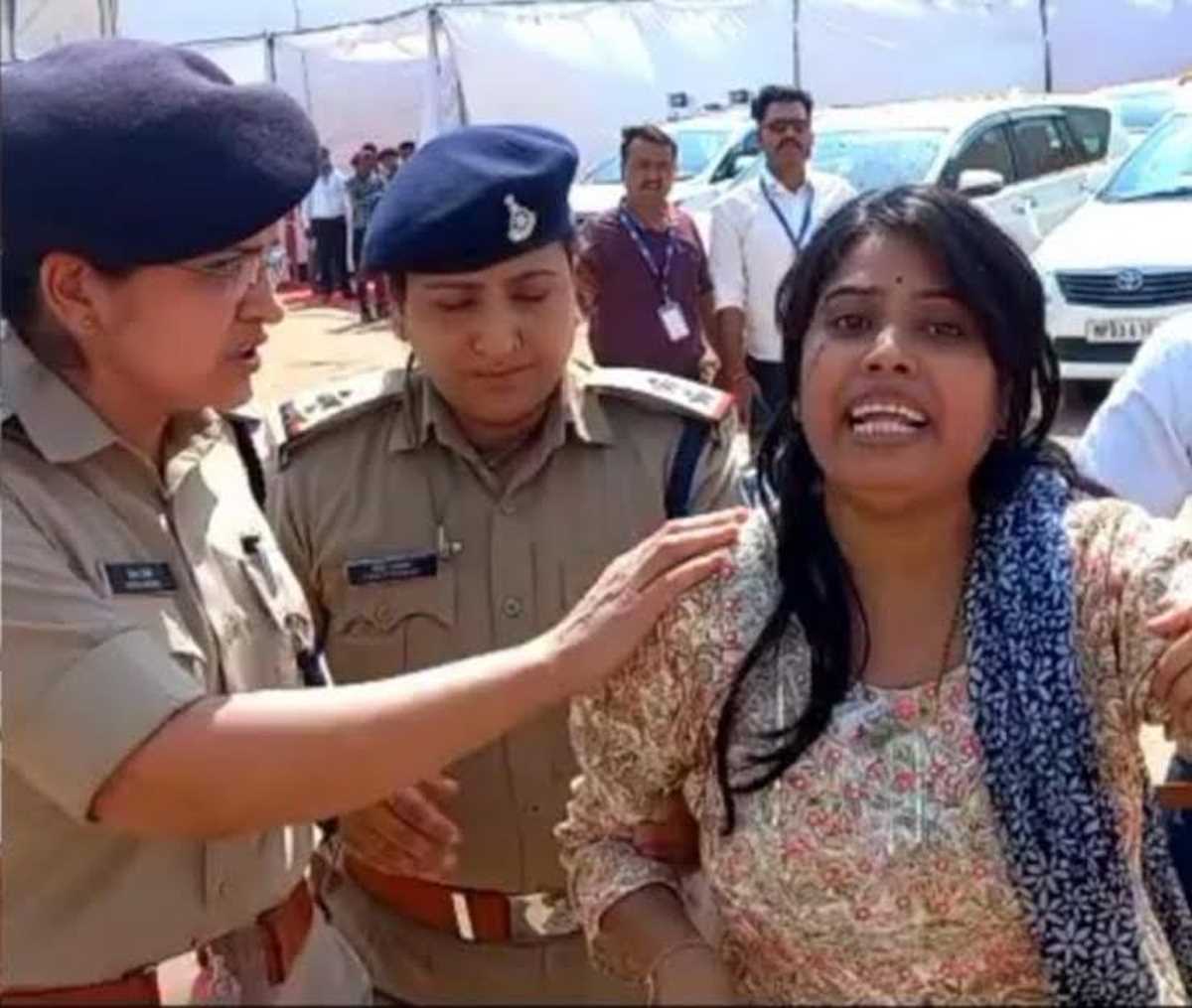 बहन की पुकार अनसुना कर मुख्यमंत्री शिवराज लगाते रहे भारत माता की जय के नारे