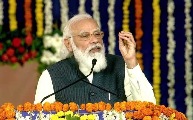गुजरात में बोले पीएम मोदी- दिल्ली में चल रही है किसानों को डराने की साजिश
