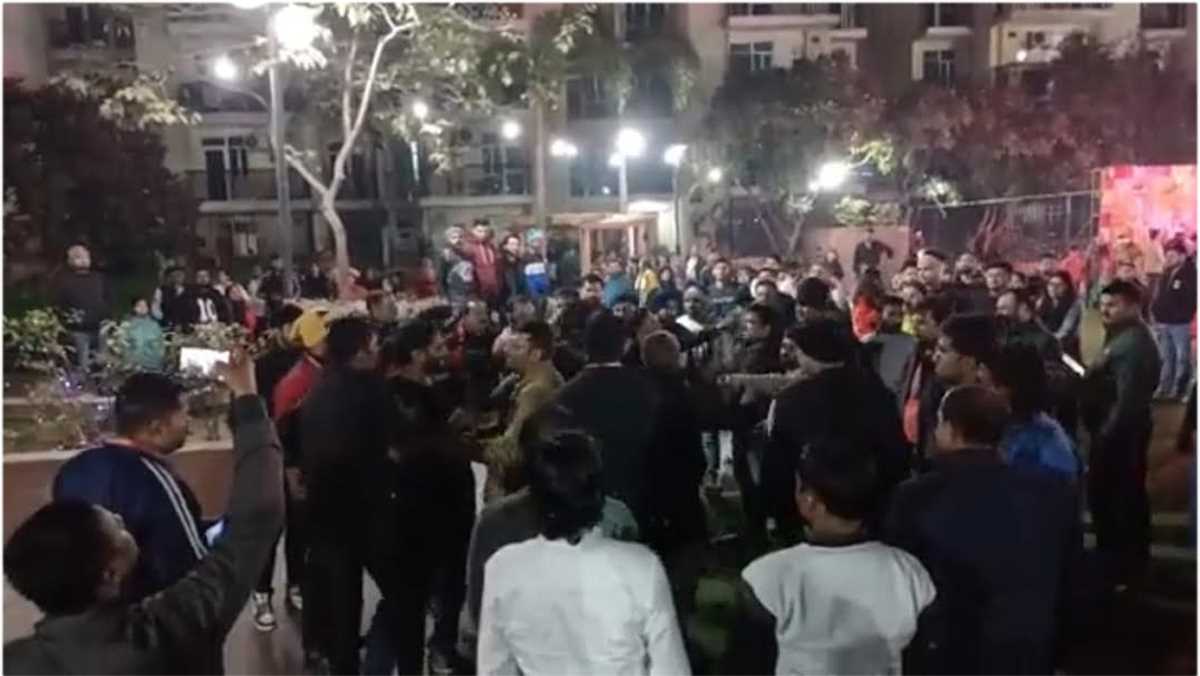 सेल्फी लेने को लेकर विवाद, झड़प में चार हुए घायल