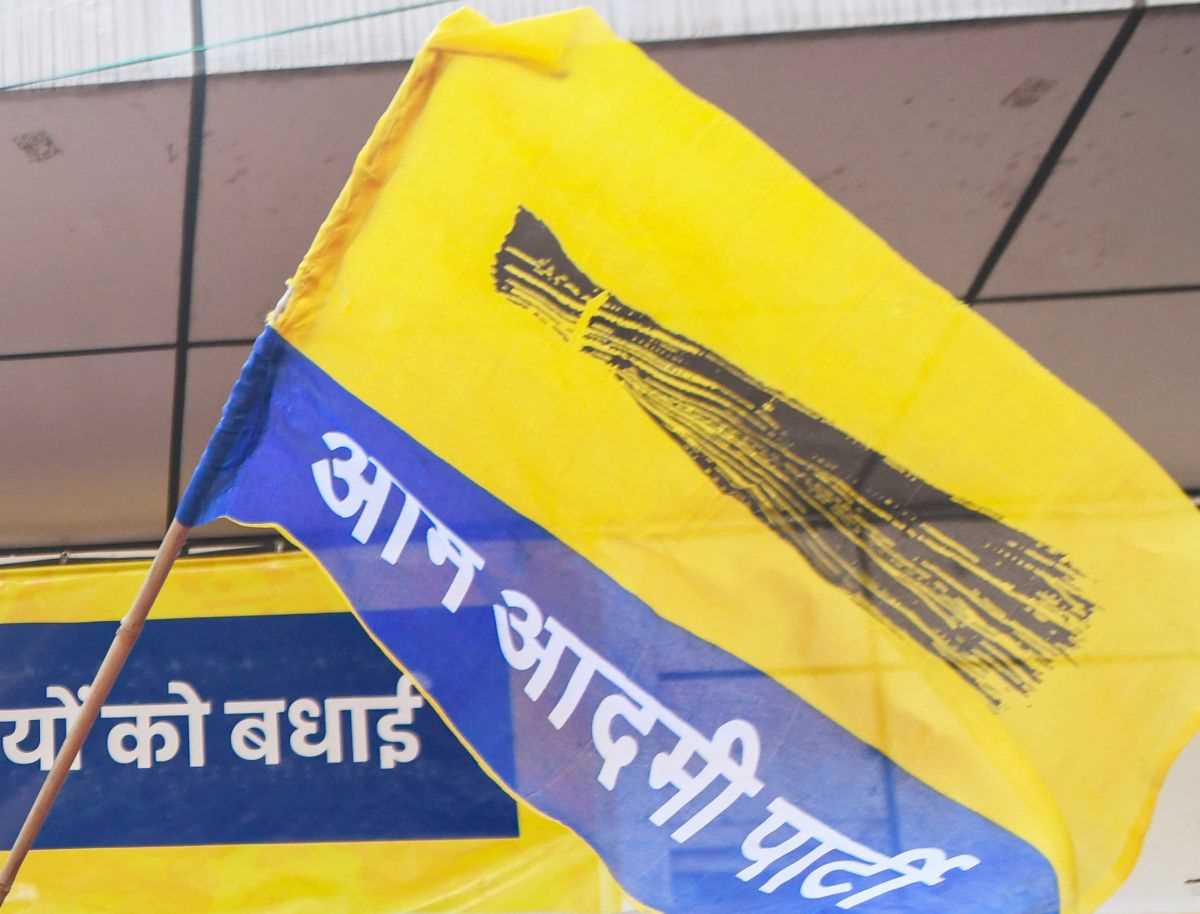 आप ने चुनाव आयोग को लिखा पत्र, एक हजार से कम लोगों पर बूथ बनाने की मांग