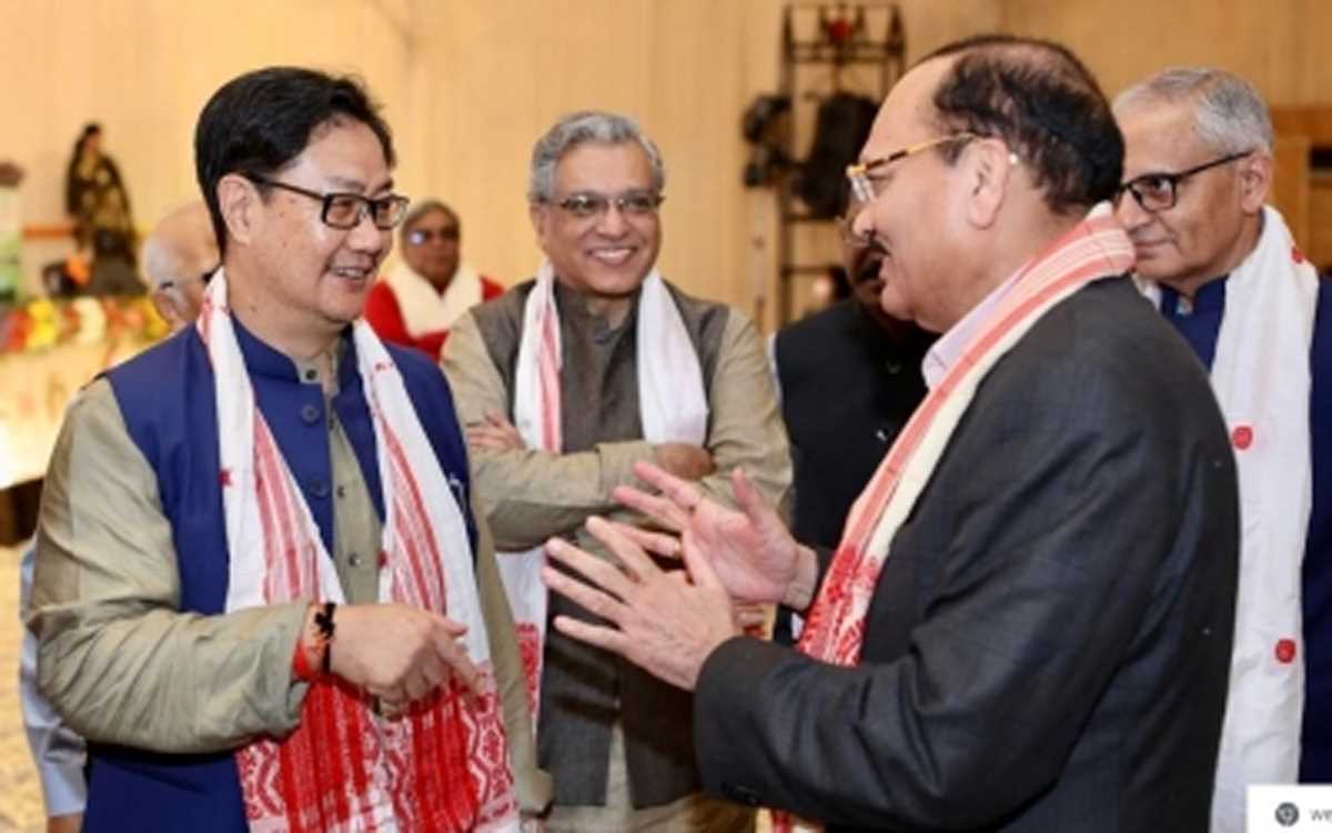 कोविड लहरों के बावजूद भारत सबसे तेजी से बढ़ती अर्थव्यवस्थाओं में से एक : रिजिजू