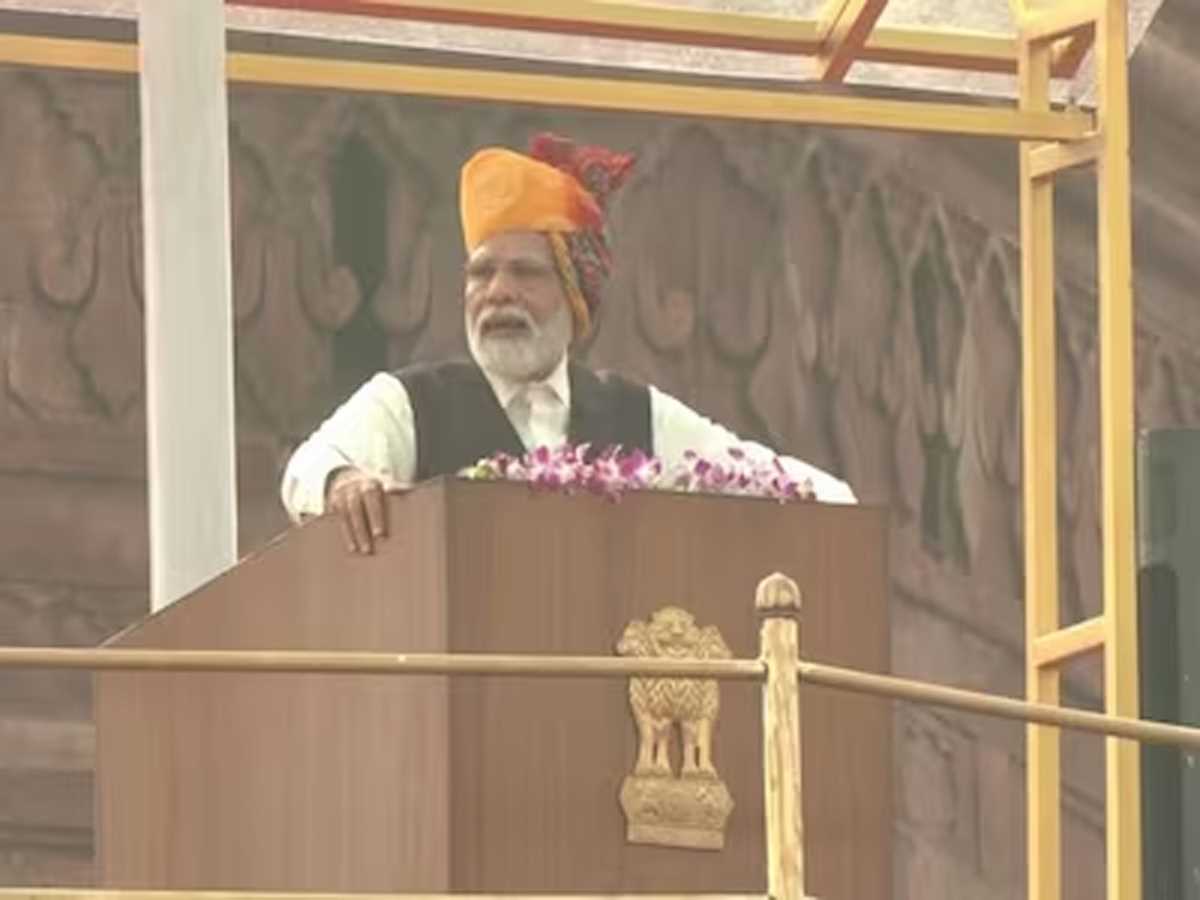 एक आंसू भी हुकूमत के लिए ख़तरा है