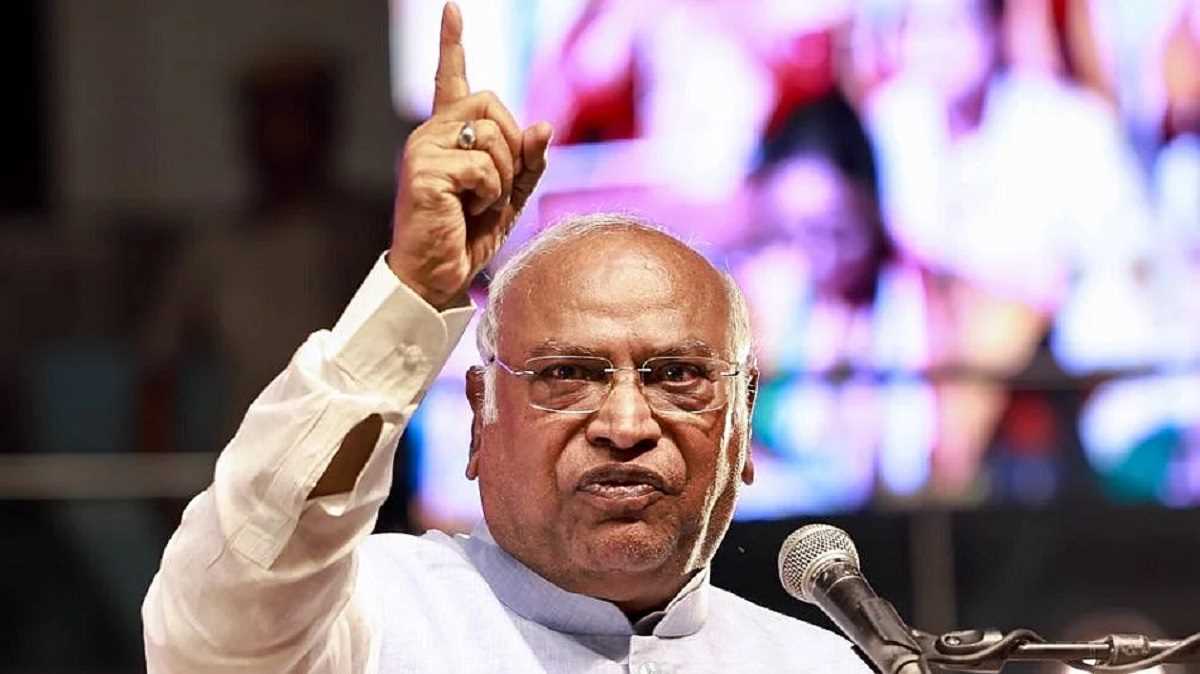 मनरेगा मजदूरी नहीं बढ़ाना श्रमिक अधिकार पर आघात : मल्लिकार्जुन खड़गे