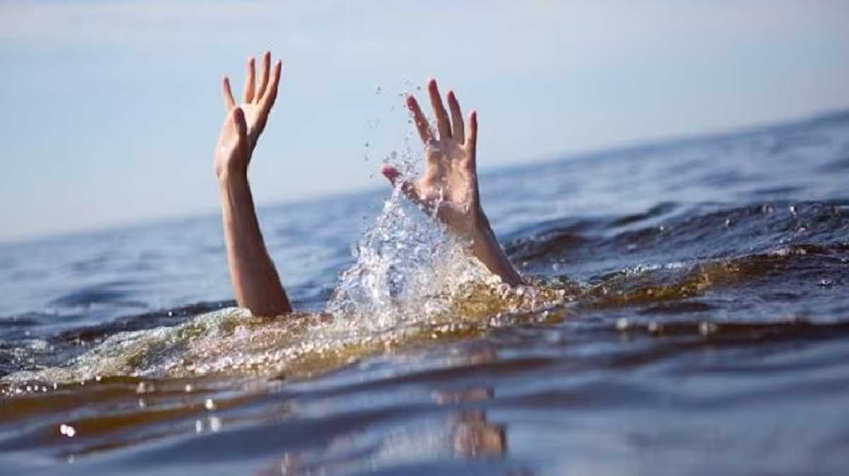 झारखंड में डूबने से तीन की मौत, एक की तलाश जारी झारखंड में डूबने से तीन की मौत, एक की तलाश जारी