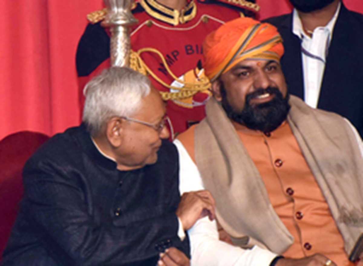 बिहार की नई सरकार में मंत्रिमंडल विस्तार पर टिकी निगाह बिहार की नई सरकार में मंत्रिमंडल विस्तार पर टिकी निगाह