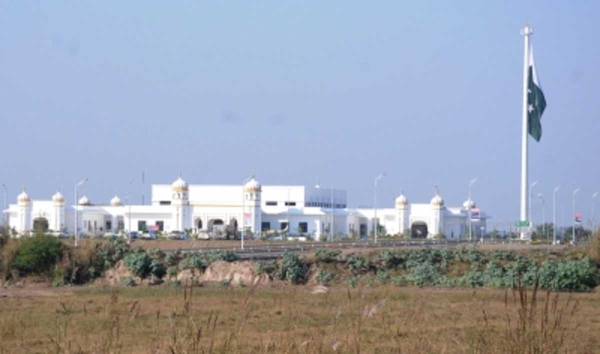 पाकिस्तान : 1947 में बिछड़े भाई-बहन करतारपुर में एक-दूसरे से मिले