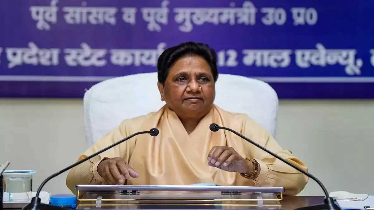 मायावती का बड़ा एलान, भतीजे आकाश आनंद को अपना उत्तराधिकारी घोषित किया