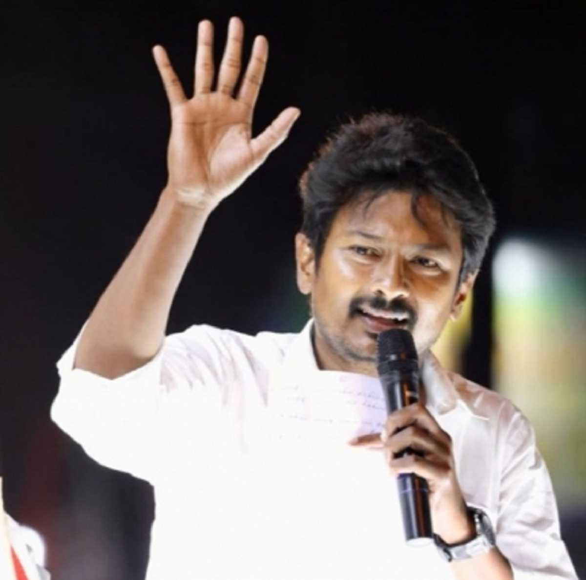 Tamil Nadu: एमके स्टालिन के बेटे उदयनिधि स्टालिन ने मंत्री पद की ली शपथ, राज्यपाल से पिता ने की थी सिफारिश