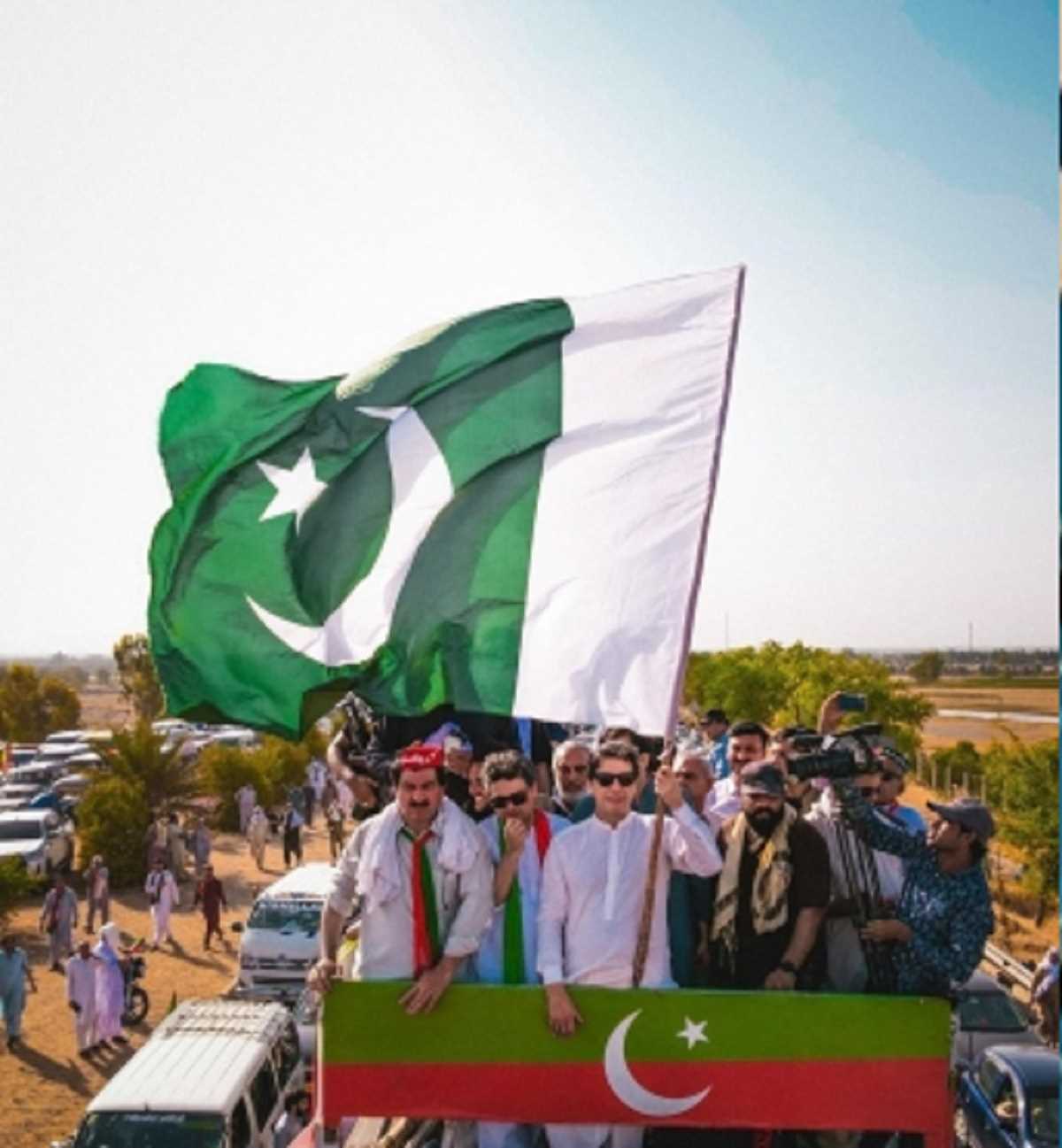 पाकिस्तान में सत्तारूढ़ गठबंधन ने पीटीआई पर प्रतिबंध लगाने के दिए संकेत पाकिस्तान में सत्तारूढ़ गठबंधन ने पीटीआई पर प्रतिबंध लगाने के दिए संकेत