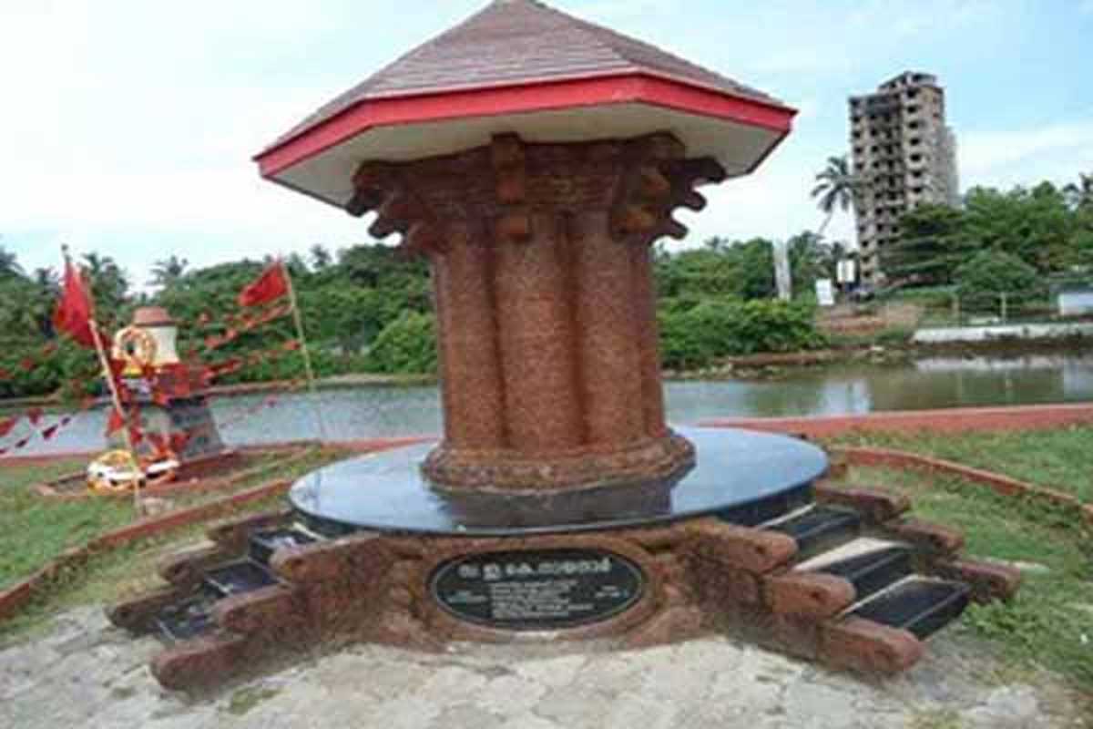 केरल के कन्नूर में सीपीआई-एम के दिग्गजों की कब्रों में तोड़फोड़, जांच शुरू केरल के कन्नूर में सीपीआई-एम के दिग्गजों की कब्रों में तोड़फोड़, जांच शुरू