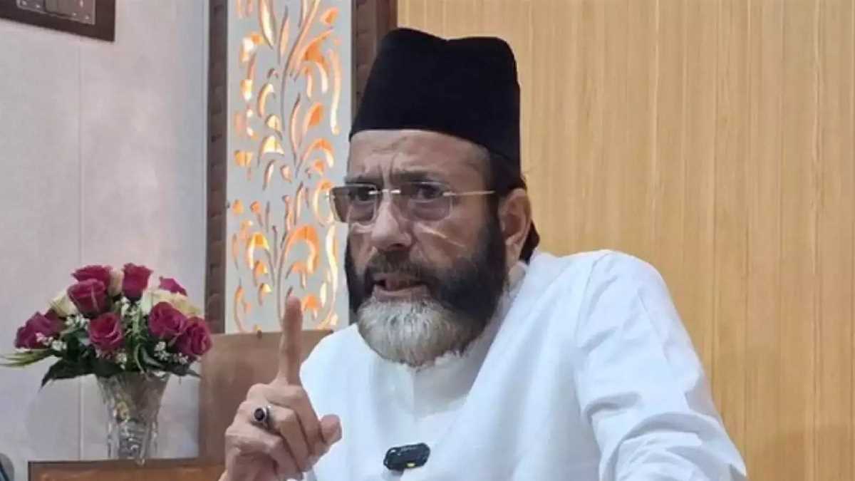 बांग्लादेश जा कर हिंदुओं की रक्षा करना चाहता हूं : तौकीर रजा बांग्लादेश जा कर हिंदुओं की रक्षा करना चाहता हूं : तौकीर रजा