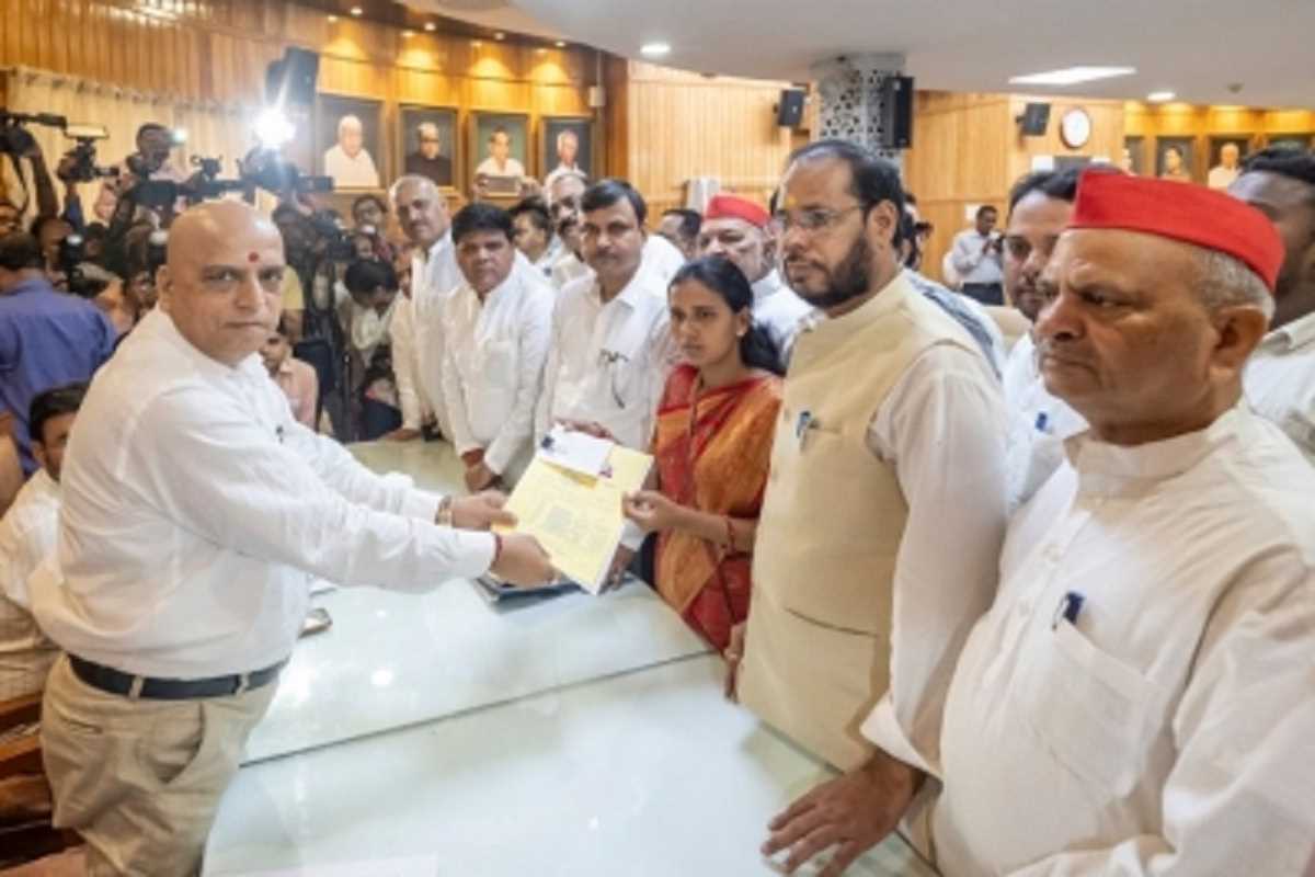 यूपी विधान परिषद उपचुनाव : कम उम्र के चलते समाजवादी पार्टी की प्रत्याशी कीर्ति कोल का पर्चा खारिज यूपी विधान परिषद उपचुनाव : कम उम्र के चलते समाजवादी पार्टी की प्रत्याशी कीर्ति कोल का पर्चा खारिज